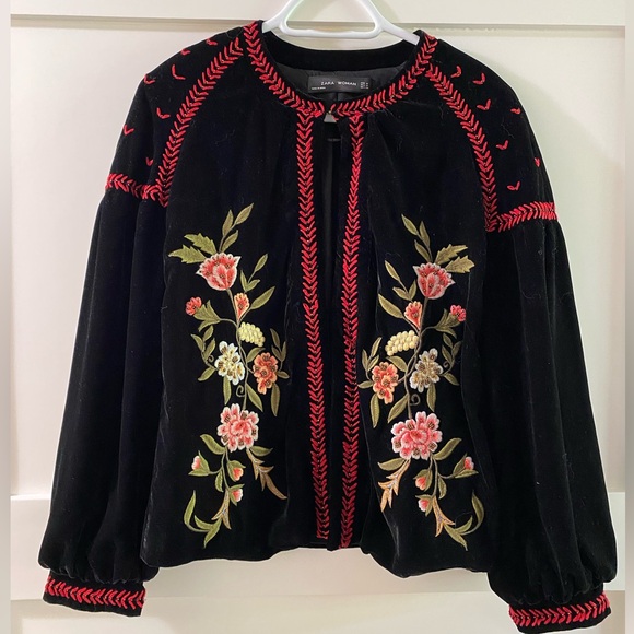 Zara Woman Velvet Open Front Embroidered Beaded
Floral Jacket M - Picture 3 of 8